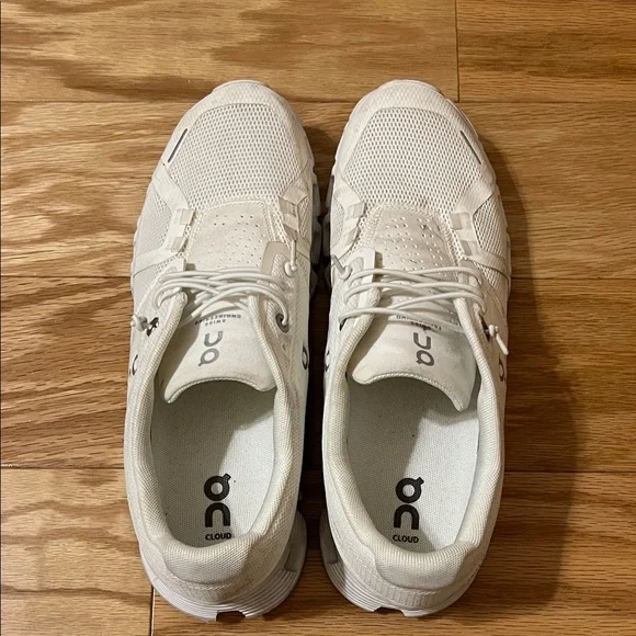 On Cloud white shoes. In great condition. - Picture 3 of 17